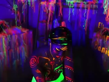 Nicole – webcam model profile photo Image 8