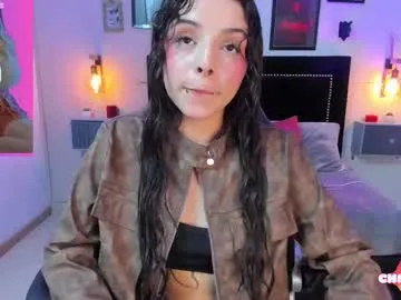 Carine – webcam model profile photo Image 12