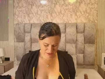 CarolineBleir – webcam model profile photo Image 11