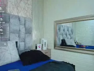 CarolineBleir – webcam model profile photo Image 17