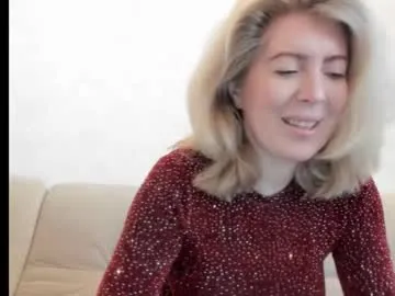 BellaLeen – webcam model profile photo Image 15