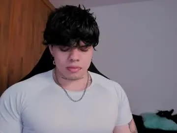 Skyller – webcam model profile photo Image 3