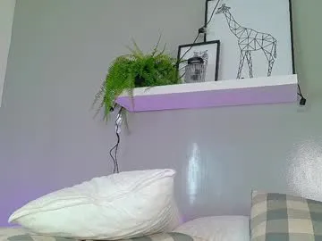 giselle_js cam session Image 3