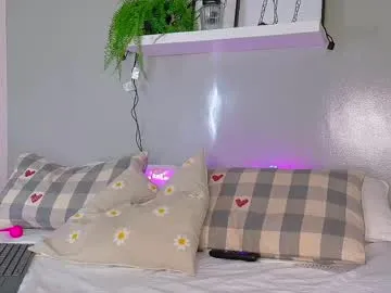 giselle_js cam session Image 4