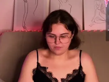 KiaMiles – webcam model profile photo Image 5