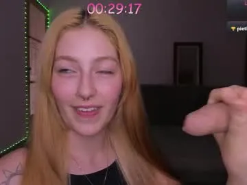 sweetsour18 – webcam model profile photo Image 10