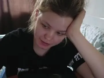 skinny_hottie18 – webcam model profile photo Image 9