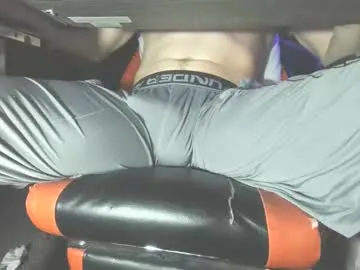 Carine – webcam model profile photo Image 19