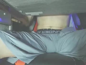 Carine – webcam model profile photo Image 9