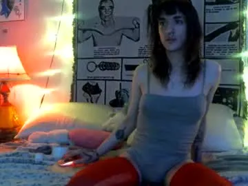 Elie – webcam model profile photo Image 6