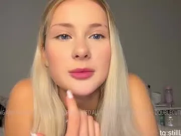 sweetkarmababy – webcam model profile photo Image 5