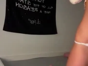 LesleyRed – webcam model profile photo Image 18