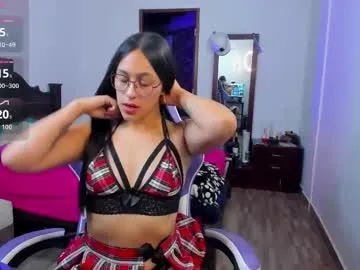 Gia – webcam model profile photo Image 10