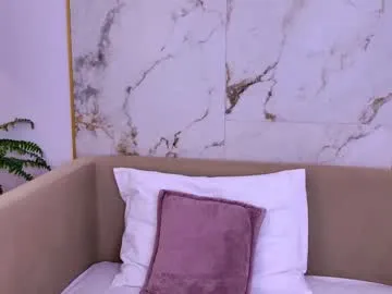 naisharousell – webcam model profile photo Image 12