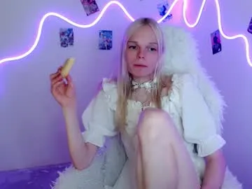 AdelinaLuuna – webcam model profile photo Image 10