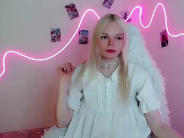 AdelinaLuuna – webcam model profile photo Image 12