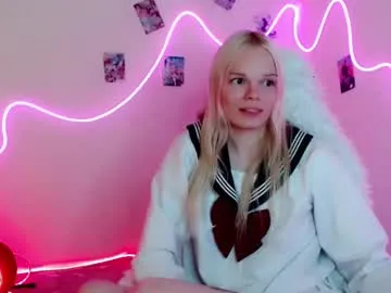 AdelinaLuuna – webcam model profile photo Image 13