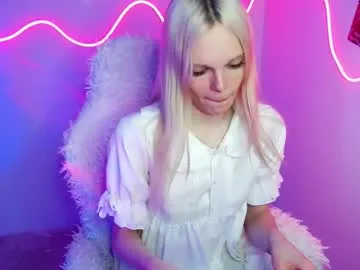 AdelinaLuuna – webcam model profile photo Image 3