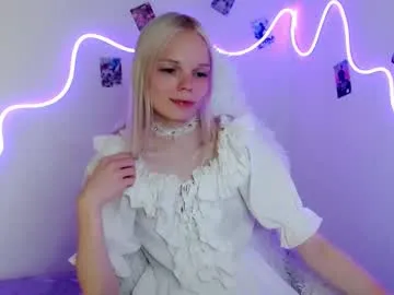 AdelinaLuuna – webcam model profile photo Image 8