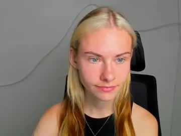 EmiliaWalker – webcam model profile photo Image 10