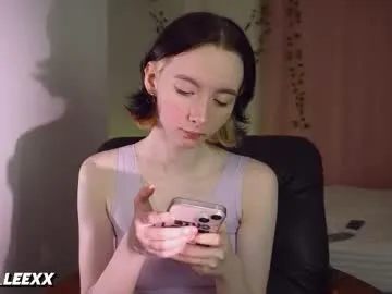 Dolce – webcam model profile photo Image 10