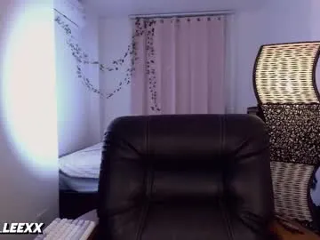 Dolce – webcam model profile photo Image 9