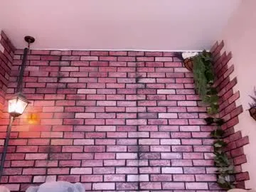 LivRusso – webcam model profile photo Image 9