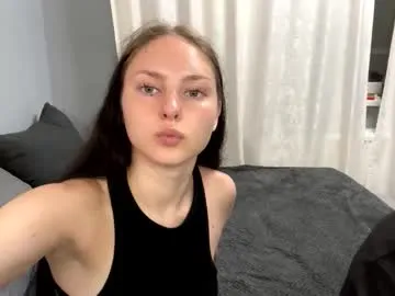 MartinaLeen – webcam model profile photo Image 5