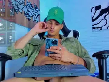 mae_nathan – webcam model profile photo Image 10