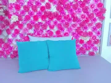 AdelineFox – webcam model profile photo Image 2