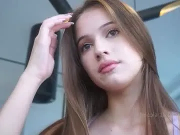 wellicaren – webcam model profile photo Image 9