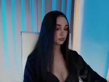 hollyextra Image 17