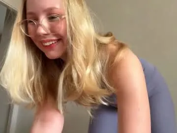 EmiliaWalker – webcam model profile photo Image 11