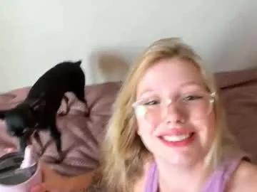 EmiliaWalker – webcam model profile photo Image 2