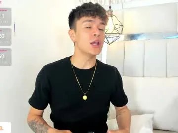 Dolce – webcam model profile photo Image 12