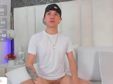 Dolce – webcam model profile photo Image 6