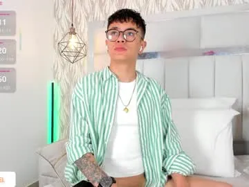 Dolce – webcam model profile photo Image 9