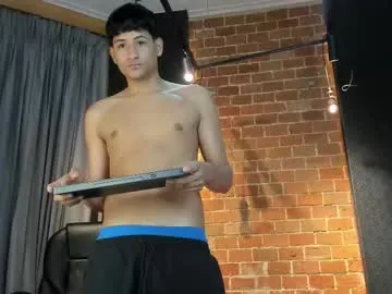 emilywarren296 – webcam model profile photo Image 3