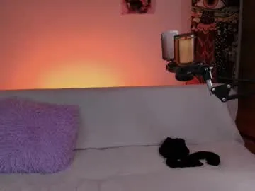 emilywarren296 – webcam model profile photo Image 2