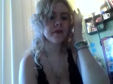 emilywarren296 – webcam model profile photo Image 4