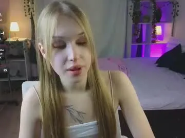 EmiliaWalker cam session Image 9