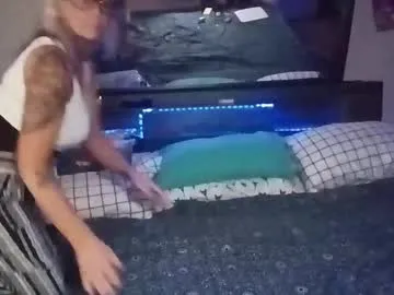 kikilovespartylights cam session