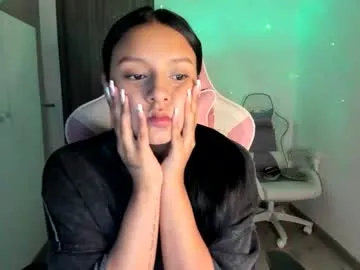 LauMoretti cam session Image 3