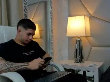 tomtimon11 – webcam model profile photo Image 3