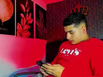 tomtimon11 – webcam model profile photo Image 6