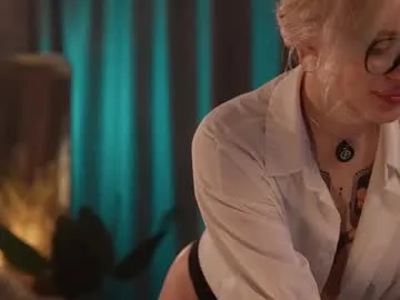 CourtneyLou – webcam model profile photo Image 3