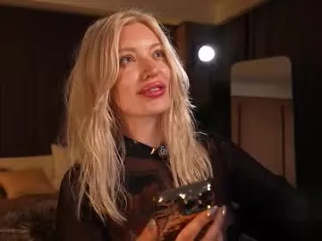 CourtneyLou – webcam model profile photo Image 9