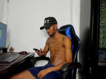 AlisonHale – webcam model profile photo Image 3