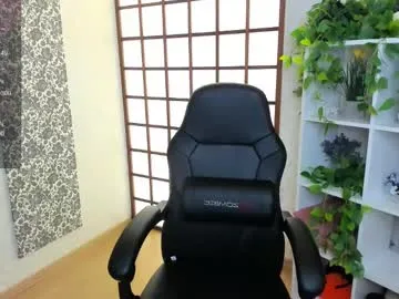 Skyller – webcam model profile photo Image 1