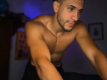 Dolce – webcam model profile photo Image 6